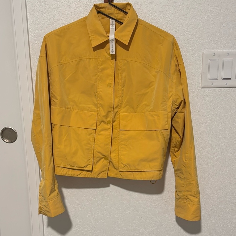 LULULEMON Yellow Utility Jacket with Classic Collar and Cropped Cut